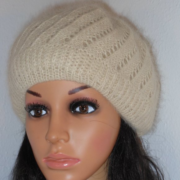 MAYSER IVORY PLUSH BERET STYLE HAT OSFM - Picture 1 of 9